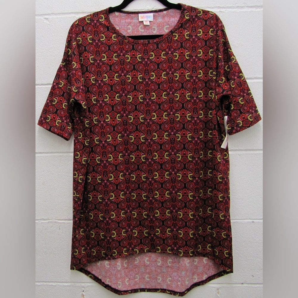 ❤️ 3/$15 LuLaRoe Red and Yellow Patterned Short Sleeve Tee B